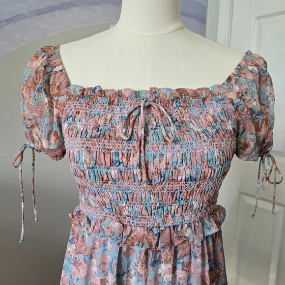 En Saison | Small | Adelina Smocked Floral Tiered Midi Dress - Picture 4 of 14